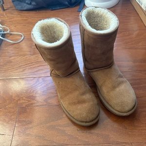 Chestnut UGGs classic II short boot